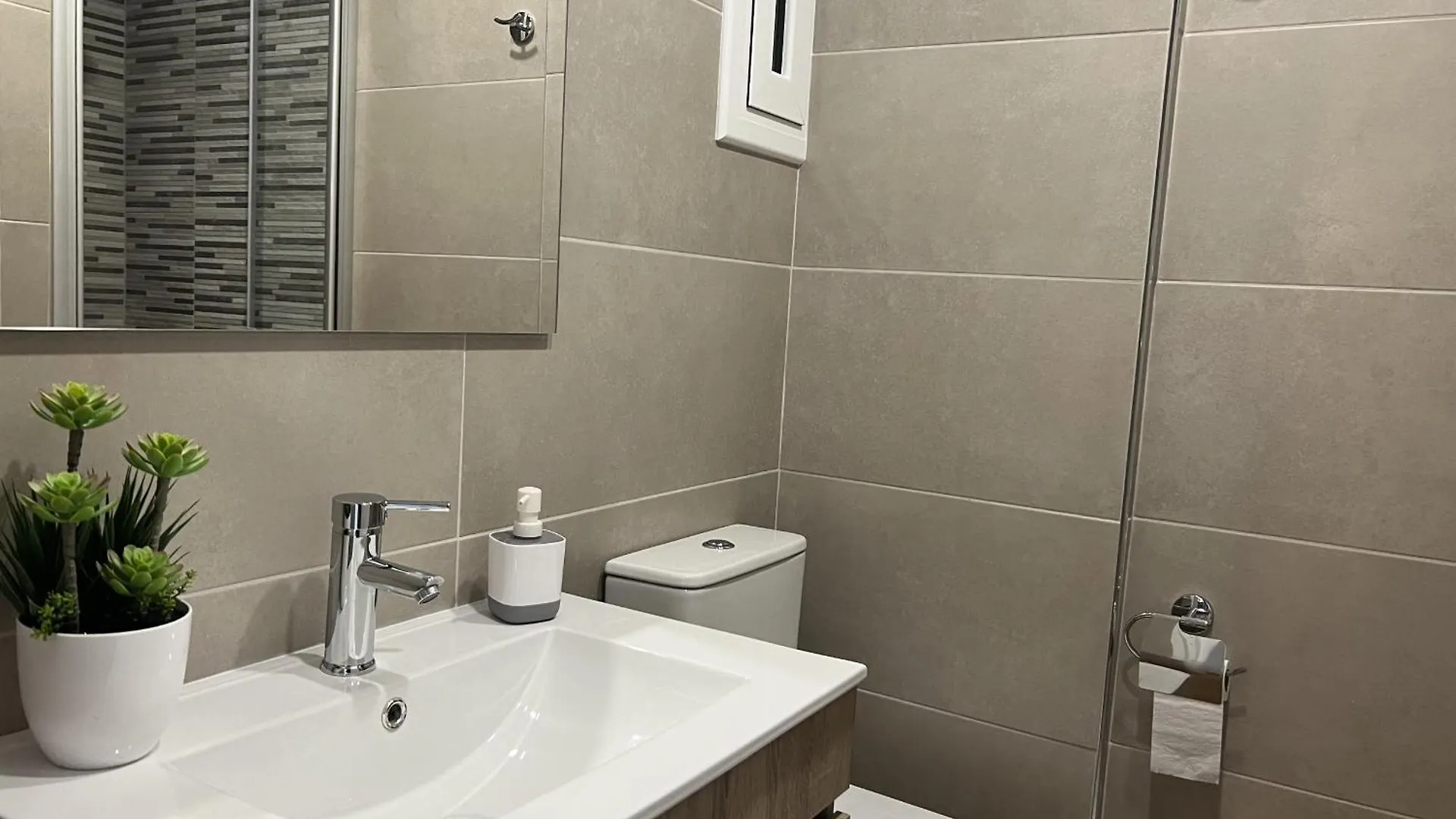 Fabra Apartment Σαλού 0*,  Ισπανία